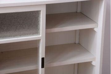 アンティーク家具　ペイント　引き出し2杯付き!ダイヤガラス入りアンティーク戸棚(収納棚)(2)