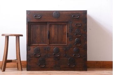 アンティーク家具　古民具・骨董　総桐材の小ぶりな古い帳場箪笥(桐箪笥、桐たんす)