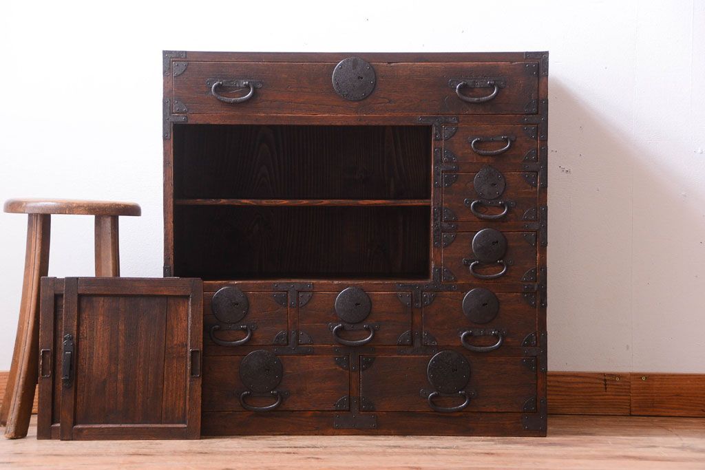 アンティーク家具　古民具・骨董　総桐材の小ぶりな古い帳場箪笥(桐箪笥、桐たんす)