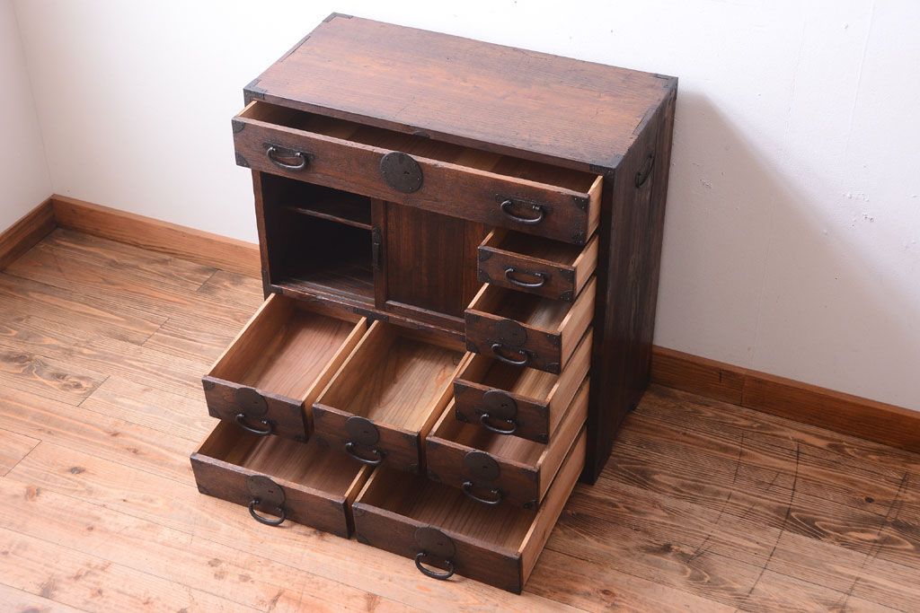 アンティーク家具　古民具・骨董　総桐材の小ぶりな古い帳場箪笥(桐箪笥、桐たんす)