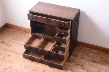 アンティーク家具　古民具・骨董　総桐材の小ぶりな古い帳場箪笥(桐箪笥、桐たんす)