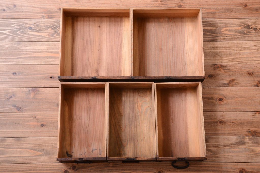 アンティーク家具　古民具・骨董　総桐材の小ぶりな古い帳場箪笥(桐箪笥、桐たんす)