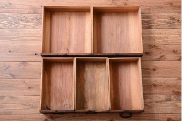 アンティーク家具　古民具・骨董　総桐材の小ぶりな古い帳場箪笥(桐箪笥、桐たんす)