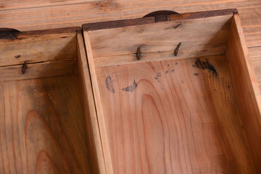 アンティーク家具　古民具・骨董　総桐材の小ぶりな古い帳場箪笥(桐箪笥、桐たんす)