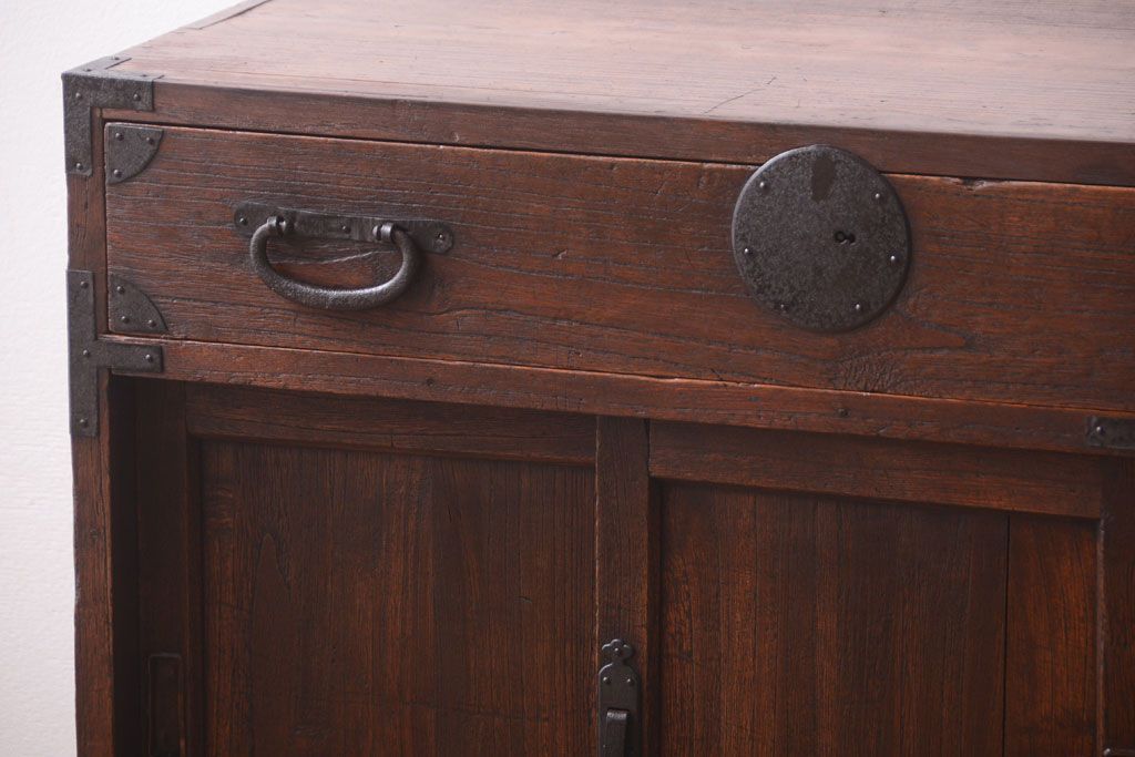 アンティーク家具　古民具・骨董　総桐材の小ぶりな古い帳場箪笥(桐箪笥、桐たんす)