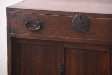 アンティーク家具　古民具・骨董　総桐材の小ぶりな古い帳場箪笥(桐箪笥、桐たんす)