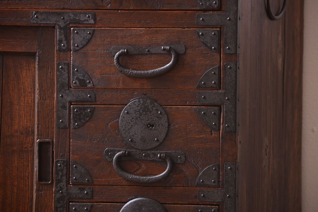 アンティーク家具　古民具・骨董　総桐材の小ぶりな古い帳場箪笥(桐箪笥、桐たんす)