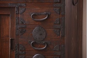 アンティーク家具　古民具・骨董　総桐材の小ぶりな古い帳場箪笥(桐箪笥、桐たんす)