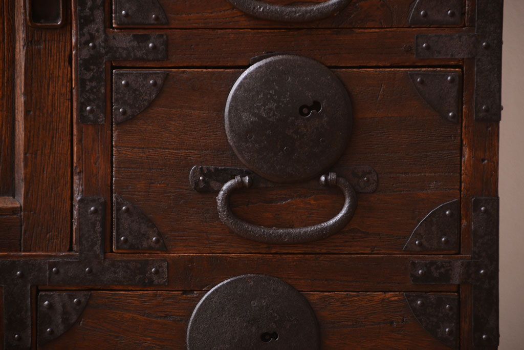 アンティーク家具　古民具・骨董　総桐材の小ぶりな古い帳場箪笥(桐箪笥、桐たんす)