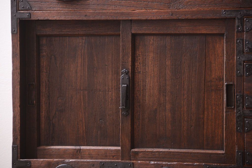 アンティーク家具　古民具・骨董　総桐材の小ぶりな古い帳場箪笥(桐箪笥、桐たんす)