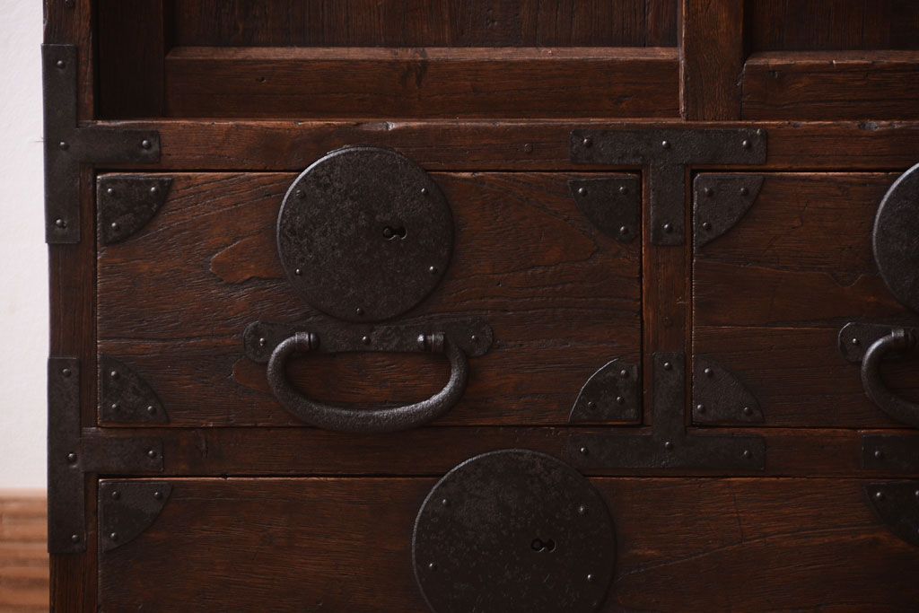 アンティーク家具　古民具・骨董　総桐材の小ぶりな古い帳場箪笥(桐箪笥、桐たんす)