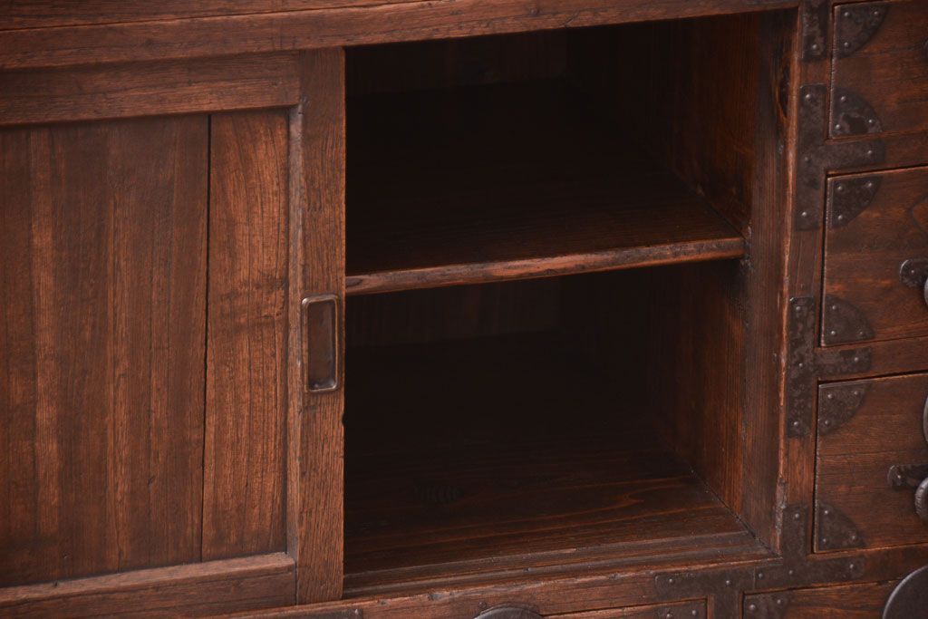 アンティーク家具　古民具・骨董　総桐材の小ぶりな古い帳場箪笥(桐箪笥、桐たんす)