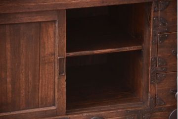 アンティーク家具　古民具・骨董　総桐材の小ぶりな古い帳場箪笥(桐箪笥、桐たんす)