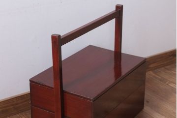 アンティーク雑貨　古民具・骨董　明治　漆塗りの古い岡持ち(1)