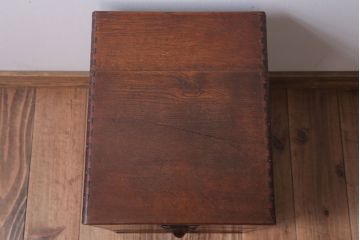 レトロ家具　昭和レトロ　ネームプレート取っ手!古いナラ材のアンティーク小引き出し