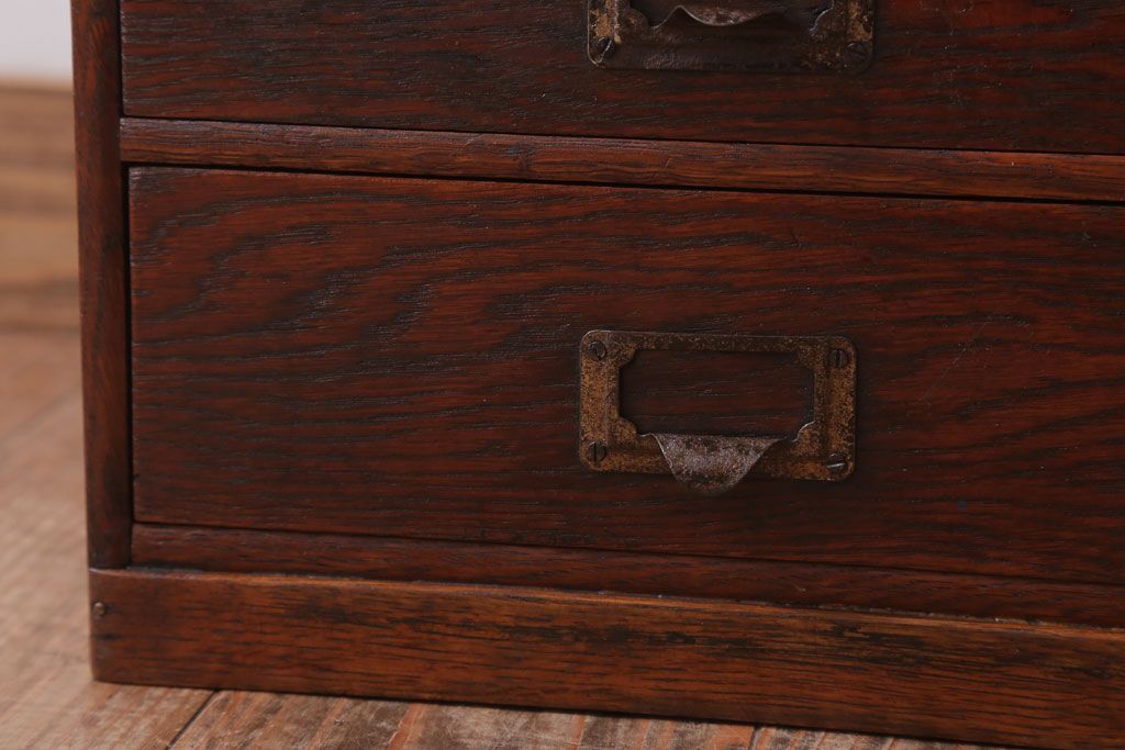 レトロ家具　昭和レトロ　ネームプレート取っ手!古いナラ材のアンティーク小引き出し