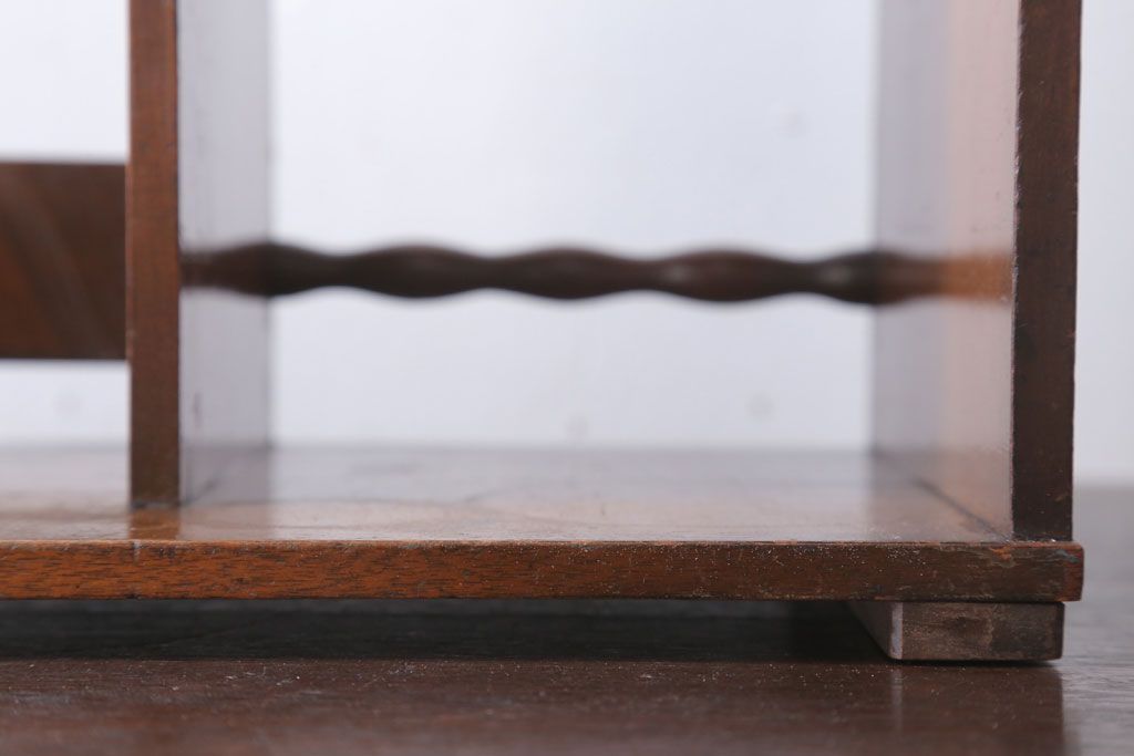 アンティーク雑貨　和製アンティーク　珍しいデザインの木製本立て