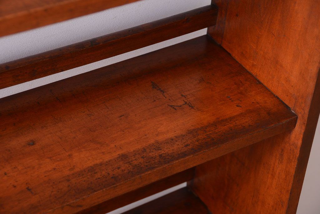 アンティーク家具　和製アンティーク　シンプルな古い木製の本棚(ブックシェルフ・飾り棚)