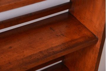 アンティーク家具　和製アンティーク　シンプルな古い木製の本棚(ブックシェルフ・飾り棚)