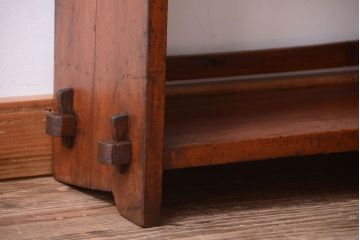 アンティーク家具　和製アンティーク　シンプルな古い木製の本棚(ブックシェルフ・飾り棚)