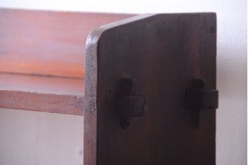 アンティーク家具　和製アンティーク　シンプルな古い木製の本棚(ブックシェルフ・飾り棚)