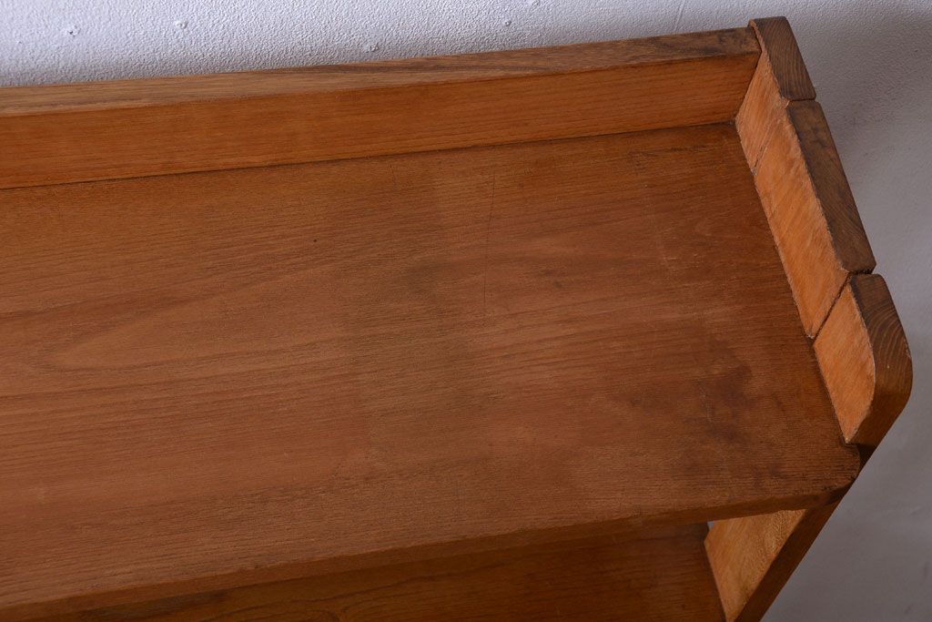 レトロ家具　和製アンティーク　レトロでシンプルな古い木製本棚(ブックシェルフ・飾り棚)