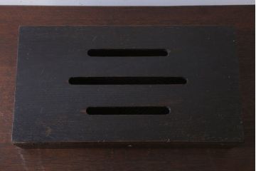 アンティーク雑貨　和製アンティーク　総栗材製の小振りな漆塗り収納箱