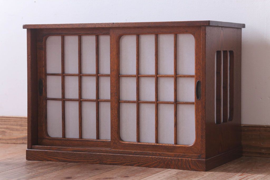 アンティーク家具　和製アンティーク　障子戸!古い木の小ぶりな戸棚