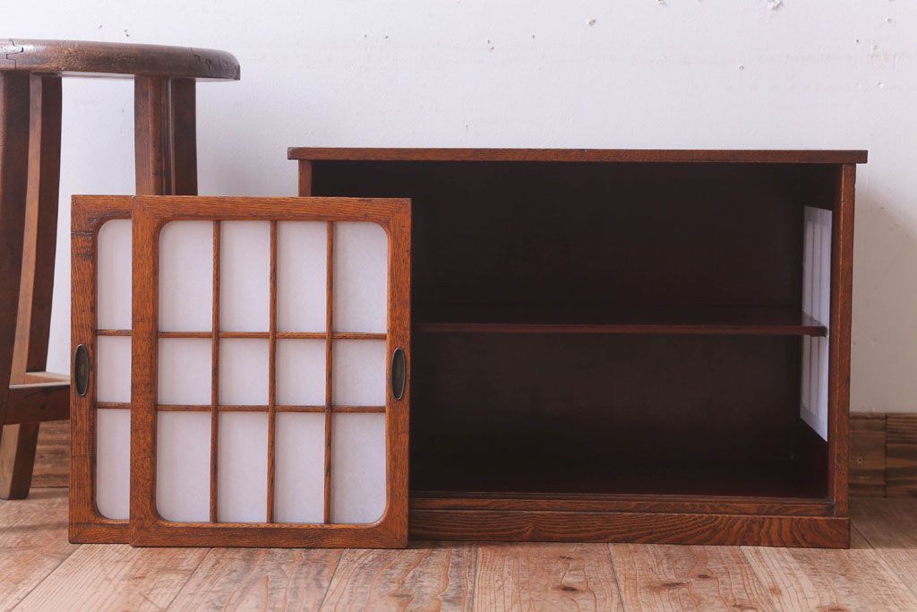 アンティーク家具　和製アンティーク　障子戸!古い木の小ぶりな戸棚