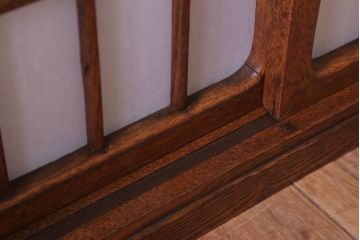 アンティーク家具　和製アンティーク　障子戸!古い木の小ぶりな戸棚