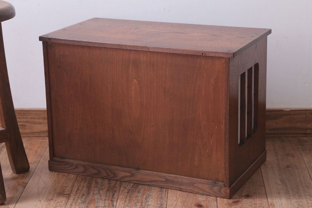 アンティーク家具　和製アンティーク　障子戸!古い木の小ぶりな戸棚