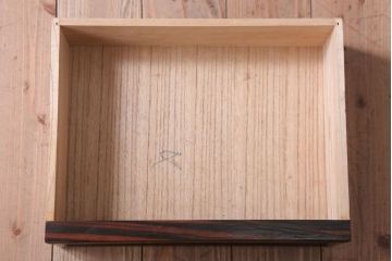 中古　民芸家具　シンプルで上品な飾り棚