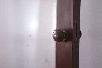 アンティーク　古い木製の折れ戸(折りたたみドア・フォールディングドア)(2)