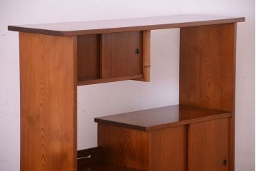 レトロ家具　昭和レトロ　古い木製のシンプルな飾り棚(茶棚)