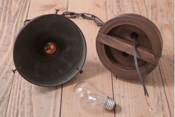 ジャンク品　大正ロマン!お洒落な陽刻ガラス天井照明