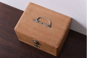 アンティーク雑貨　昭和レトロ　古い木製の小さな救急箱(木箱・小箱・小物収納箱)