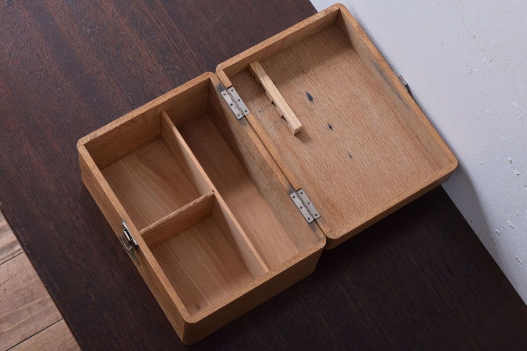 アンティーク雑貨　昭和レトロ　古い木製の小さな救急箱(木箱・小箱・小物収納箱)