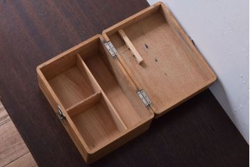 アンティーク雑貨　昭和レトロ　古い木製の小さな救急箱(木箱・小箱・小物収納箱)