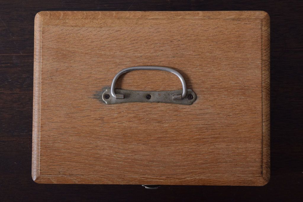 アンティーク雑貨　昭和レトロ　古い木製の小さな救急箱(木箱・小箱・小物収納箱)