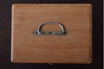 アンティーク雑貨　昭和レトロ　古い木製の小さな救急箱(木箱・小箱・小物収納箱)