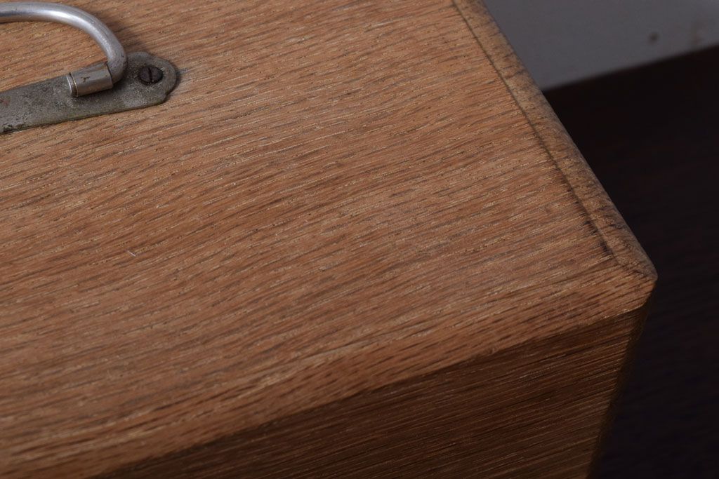 アンティーク雑貨　昭和レトロ　古い木製の小さな救急箱(木箱・小箱・小物収納箱)