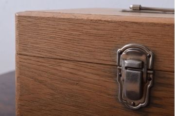 アンティーク雑貨　昭和レトロ　古い木製の小さな救急箱(木箱・小箱・小物収納箱)