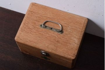 アンティーク雑貨　昭和レトロ　古い木製の小さな救急箱(木箱・小箱・小物収納箱)(2)