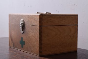 アンティーク雑貨　昭和レトロ　古い木製の小さな救急箱(木箱・小箱・小物収納箱)(2)