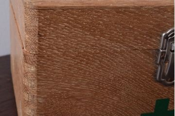 アンティーク雑貨　昭和レトロ　古い木製の小さな救急箱(木箱・小箱・小物収納箱)(2)