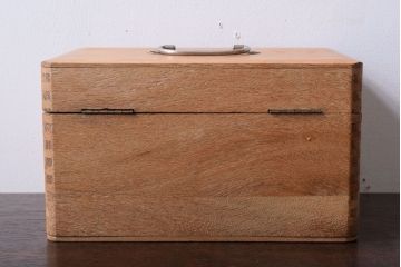 アンティーク雑貨　昭和レトロ　古い木製の小さな救急箱(木箱・小箱・小物収納箱)(2)