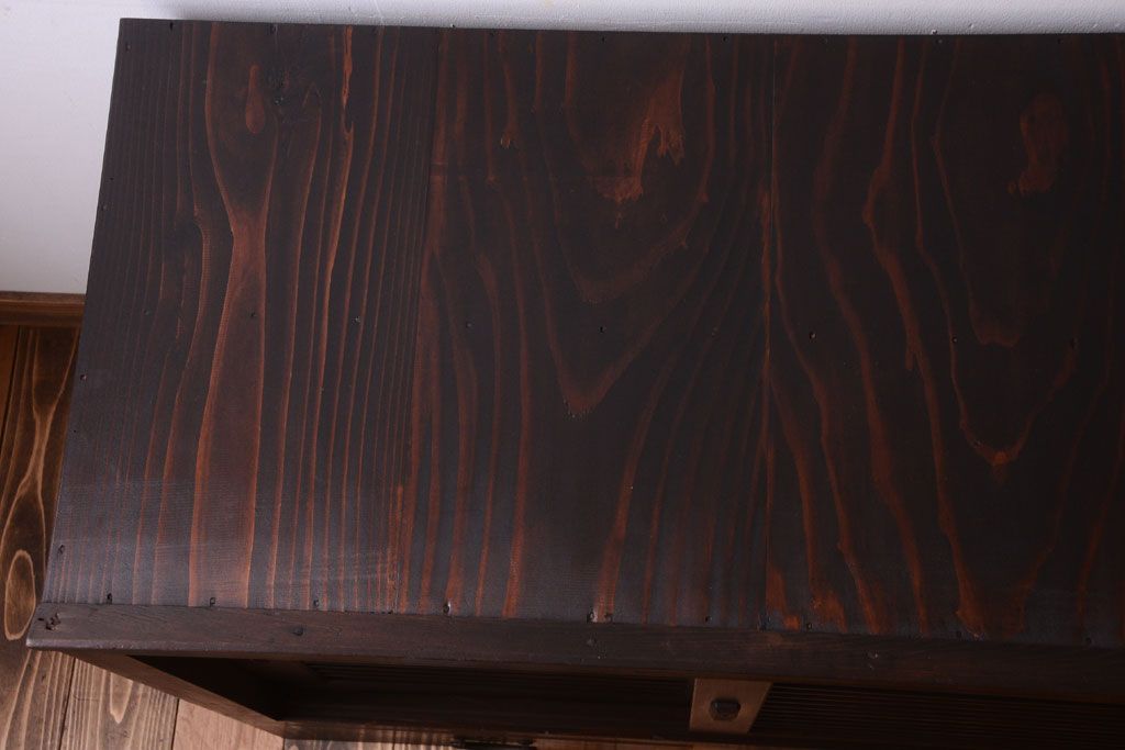 アンティーク家具　古民具・骨董　大正〜昭和期　横桟引き戸の収納箪笥