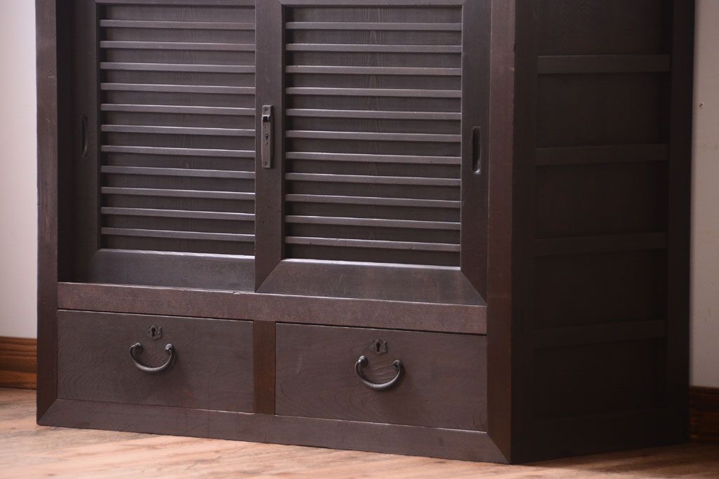 アンティーク家具　古民具・骨董　大正〜昭和期　横桟引き戸の収納箪笥