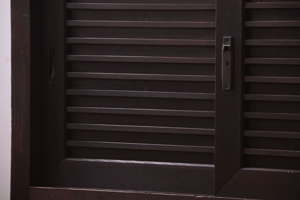 アンティーク家具　古民具・骨董　大正〜昭和期　横桟引き戸の収納箪笥