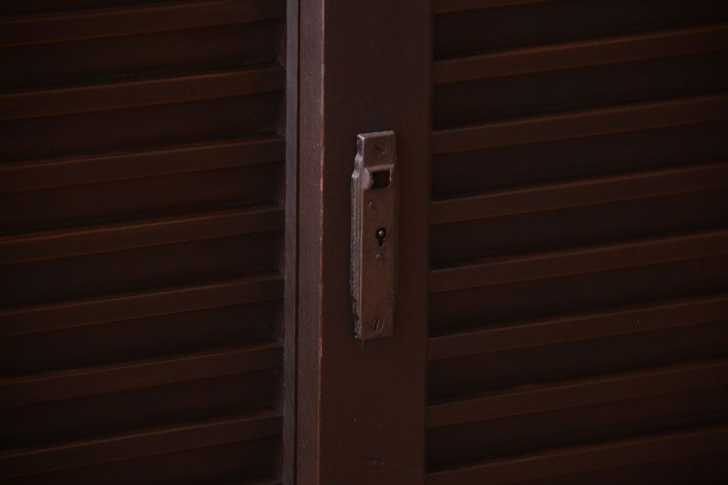アンティーク家具　古民具・骨董　大正〜昭和期　横桟引き戸の収納箪笥